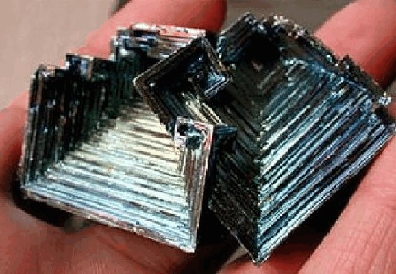 Cermikite Crystals grown in a controlled enviroment