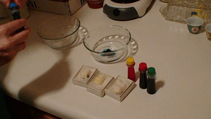 Food coloring and water mixed together are used to dye okenite